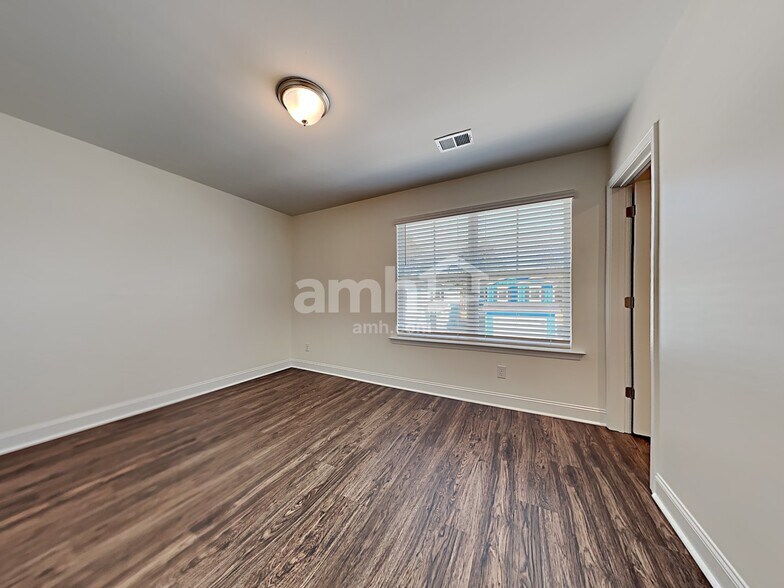 Building Photo - 146 Blackstone Dr