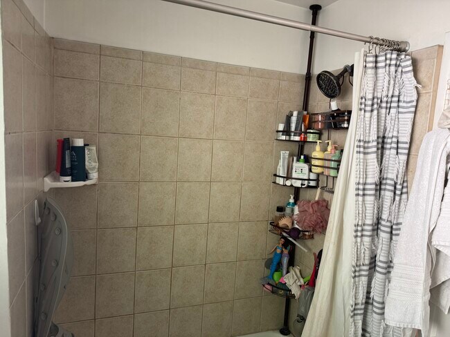 Bathroom - 1860 Deloz Ave
