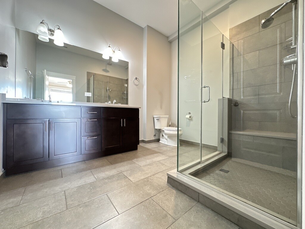 Building Photo - 520 S Western Ave