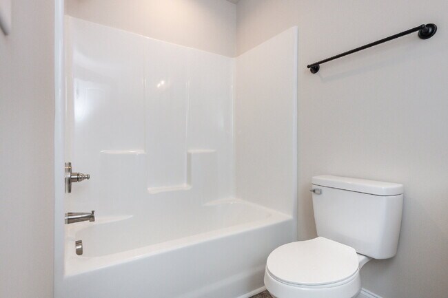 Building Photo - Elegant 2BR/2.5BA Townhome minutes from Downtown Greenville and walking distance to Swamp Rabbit ...