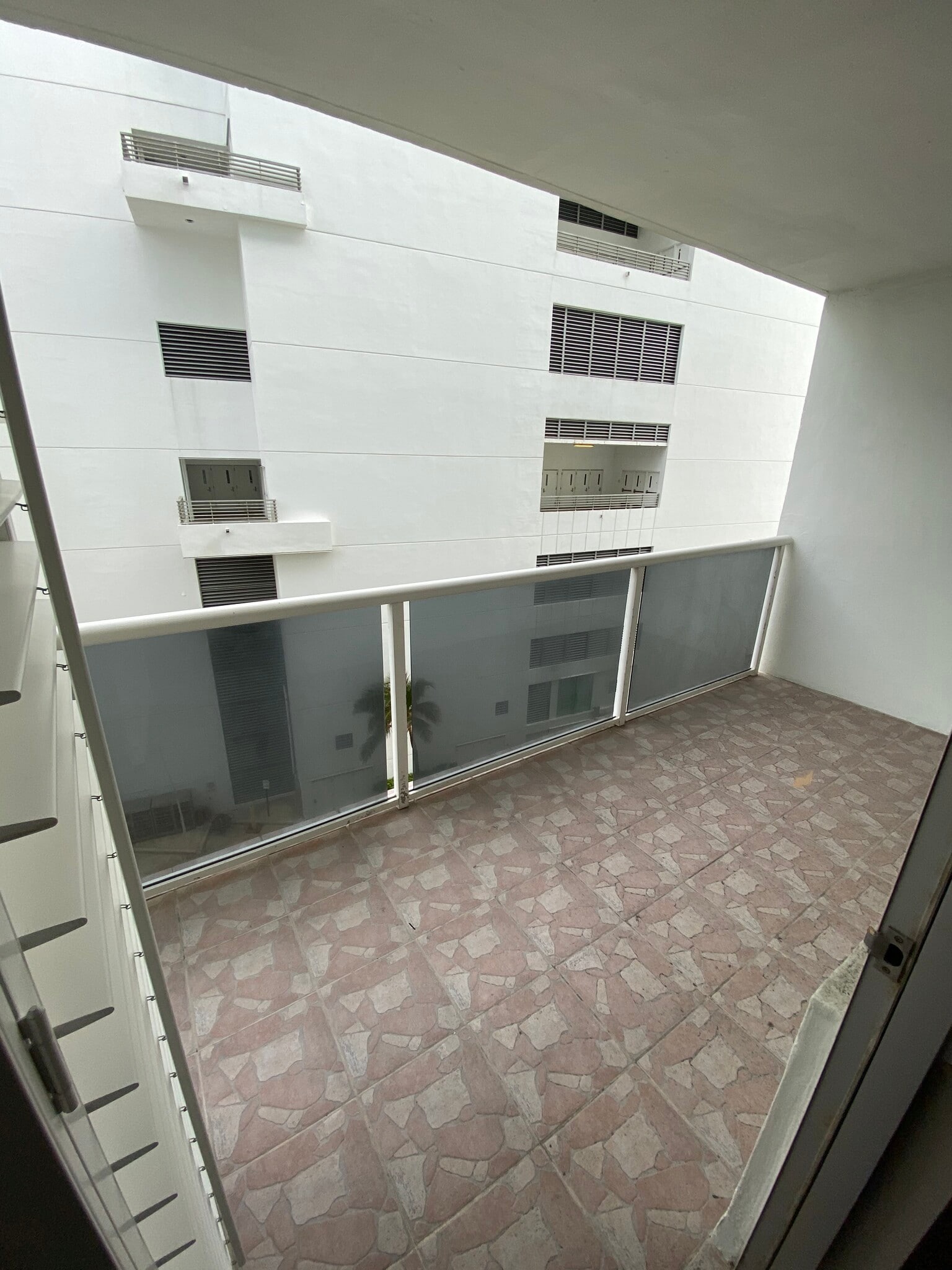 Building Photo - 3725 S Ocean Dr