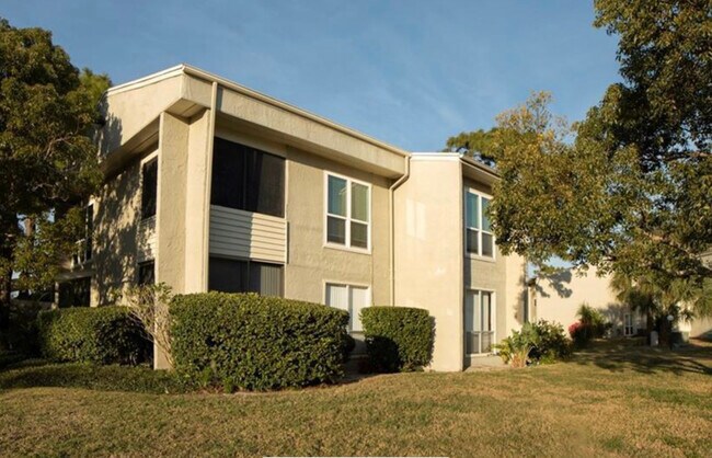 Building Photo - 610 Windrush Bay Dr