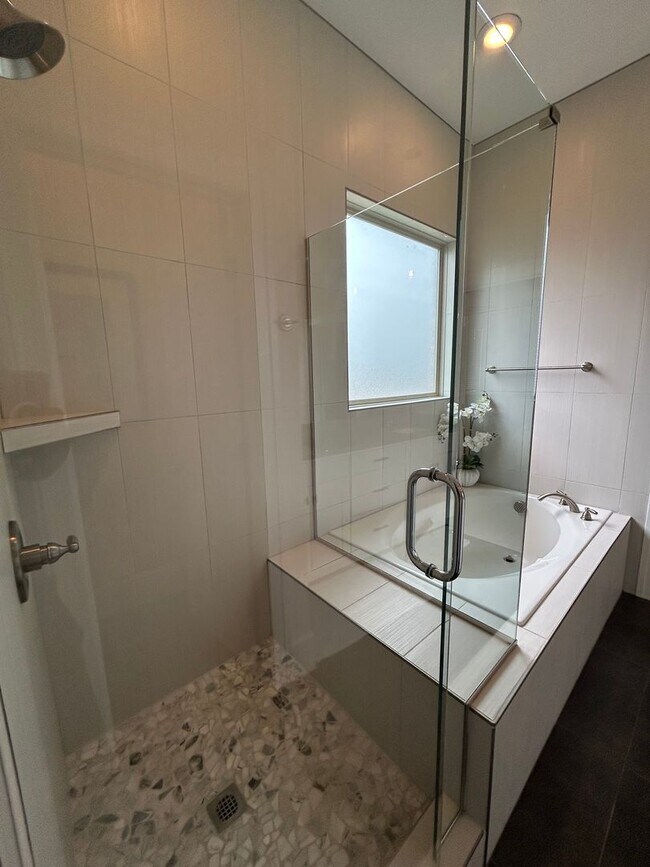 Building Photo - COMING SOON! Fully Furnished Stylish 4-Bed...