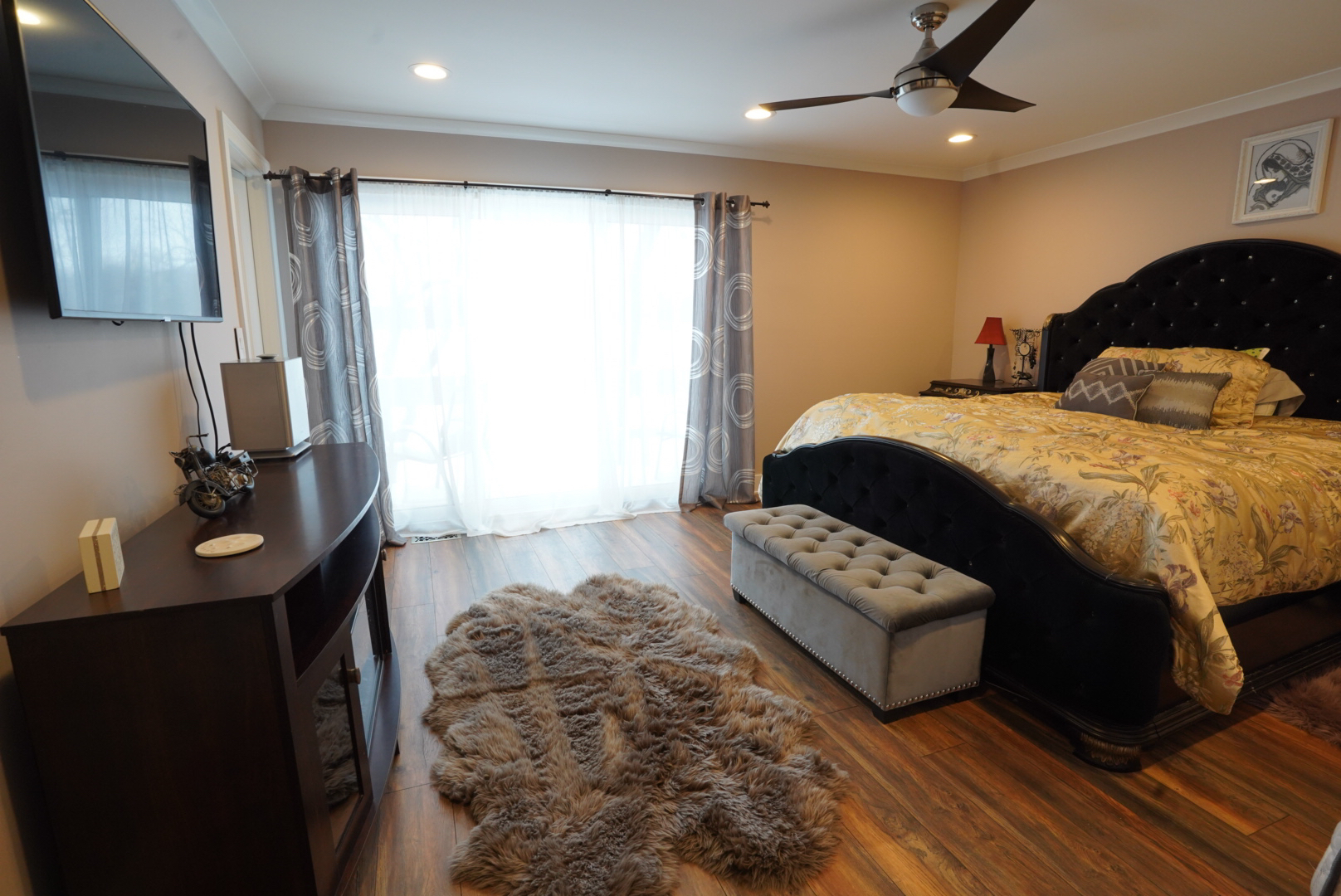 Master Bedroom - 210 W Wimbolton Dr
