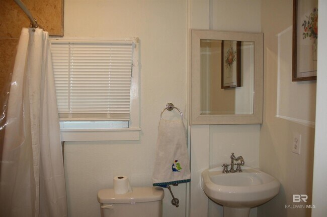 Building Photo - 852 Prospect Ave