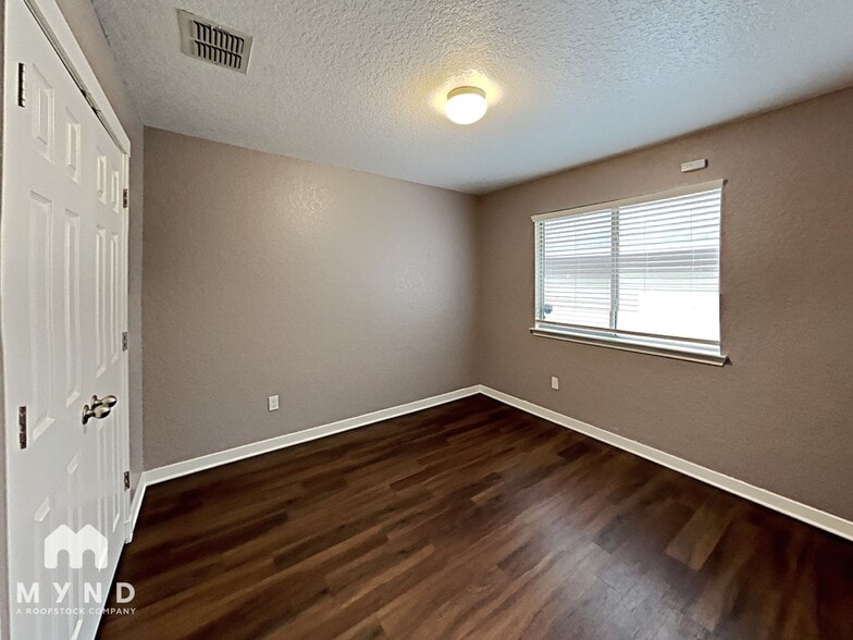 Building Photo - 7842 Sterling Manor