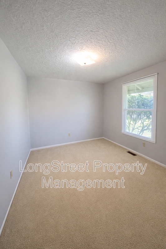 Building Photo - 2917 Takena St SW