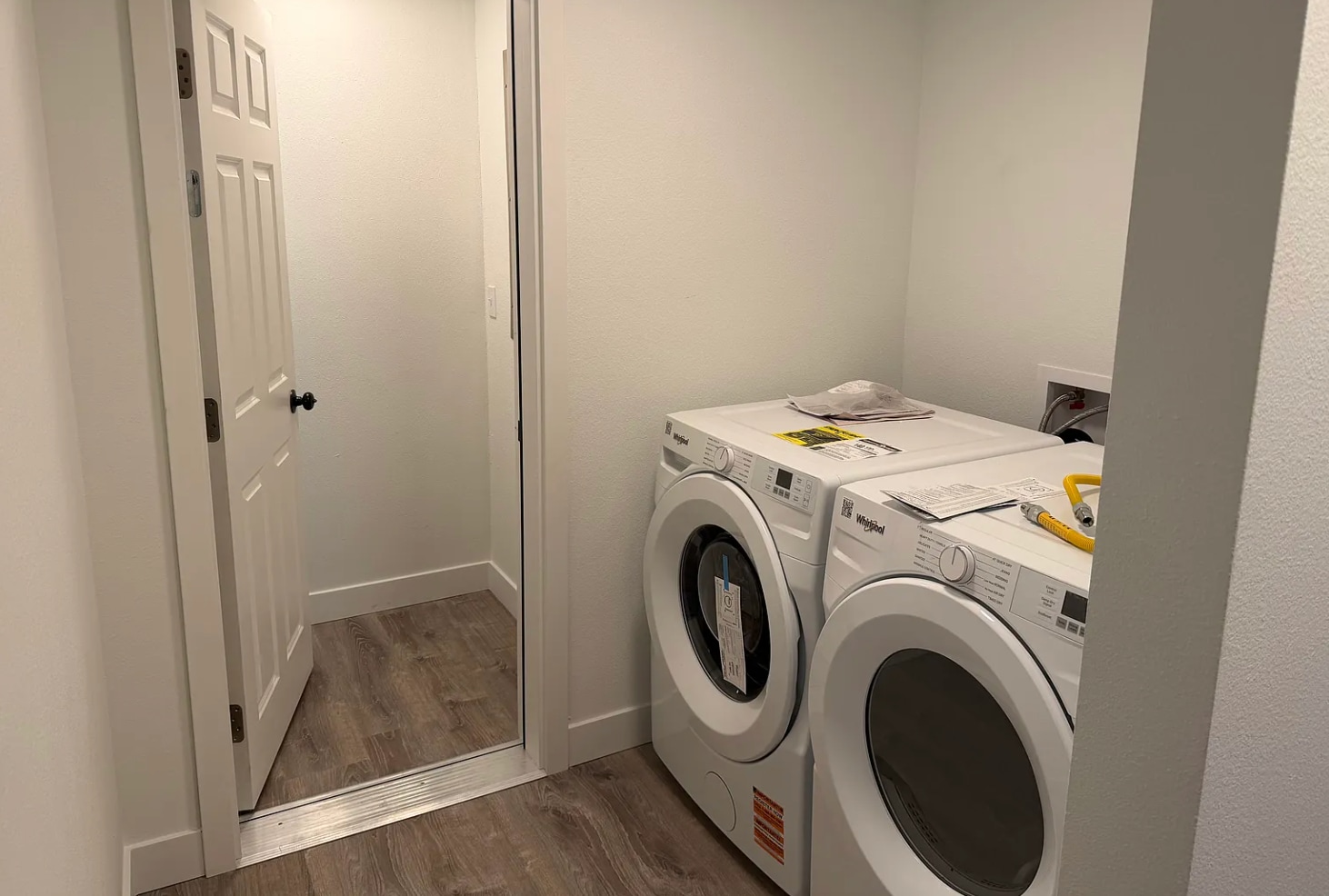 Laundry - 3650 NE Canterbury Cir