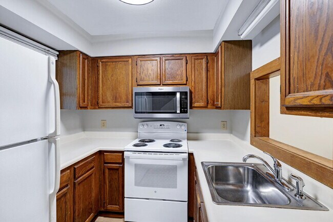 Building Photo - 5544 Kaplan Dr