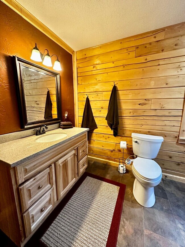 Building Photo - ** SEASONAL RENTAL ** YOUR ALASKAN CABIN I...