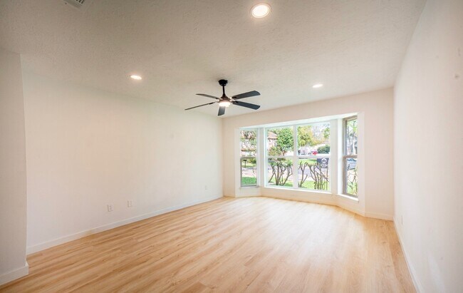 Building Photo - 3547 Glenwood Springs Dr