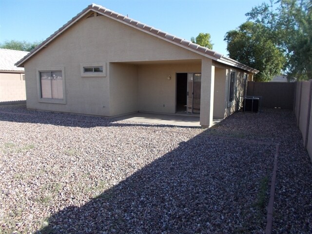 Building Photo - 7024 W Rose Ln