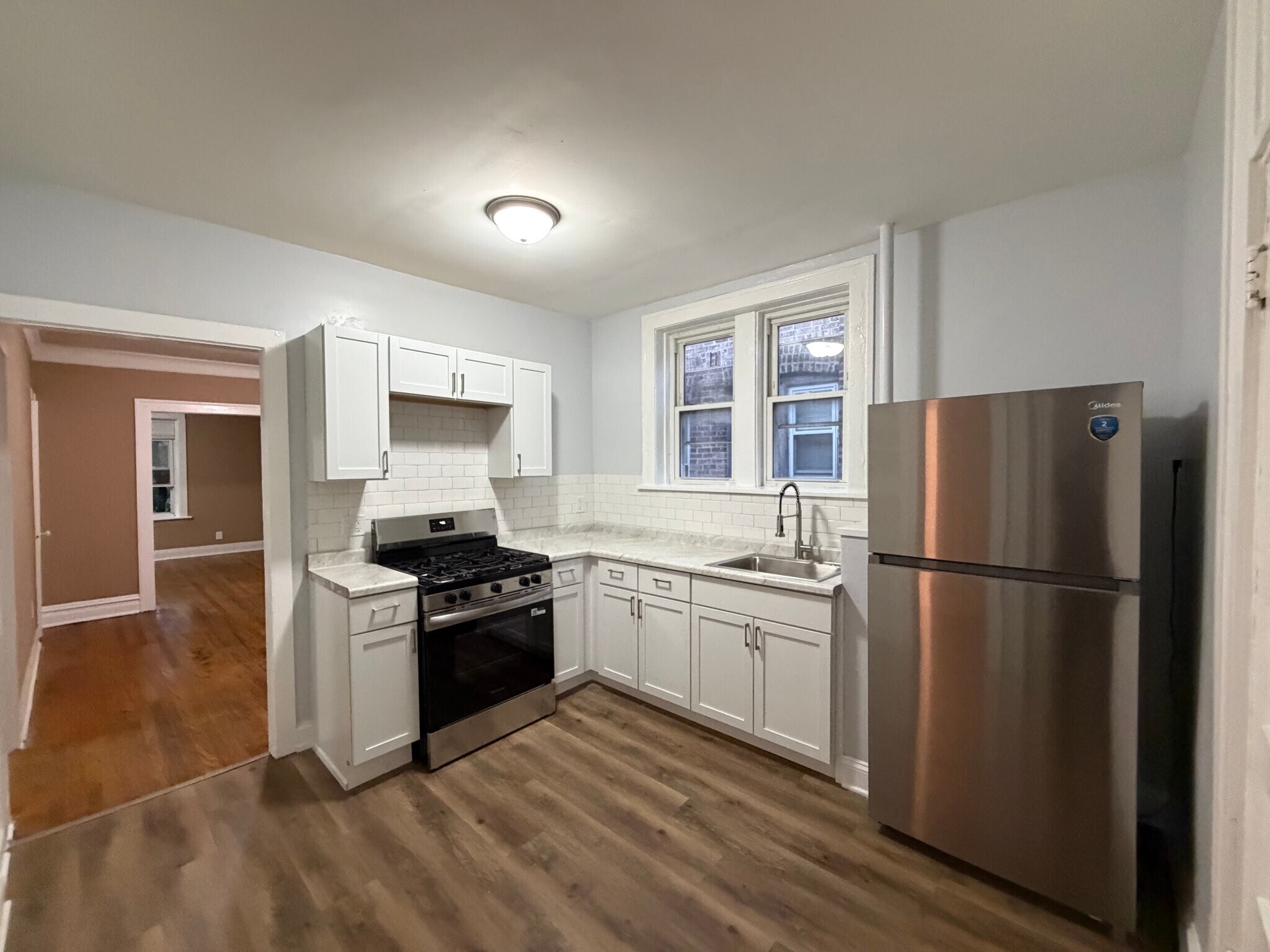Building Photo - 2843 W Berteau Ave