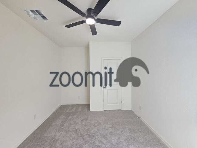 Building Photo - BEAUTIFUL HOME 4 BEDROOMS 3 BATHS!