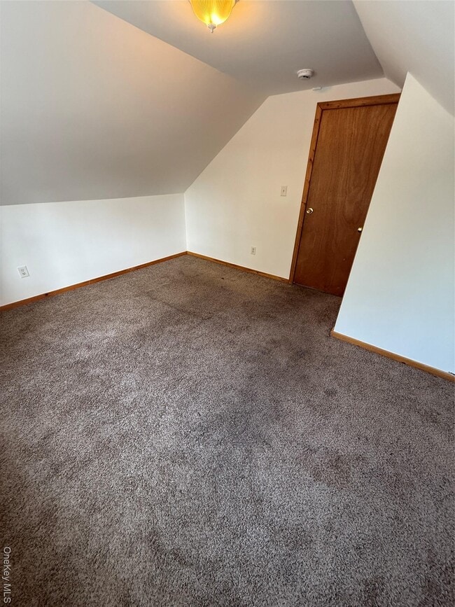 Building Photo - 121 Rose Dr
