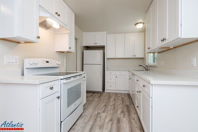 Building Photo - Stylish Home | Remodeled | Desirable Location