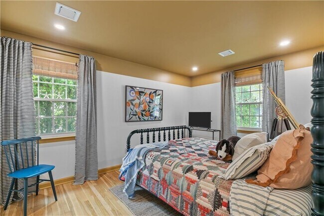 Building Photo - 1 Narragansett Ave