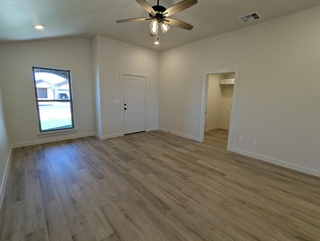 Building Photo - 2008 Cottonwood Ave