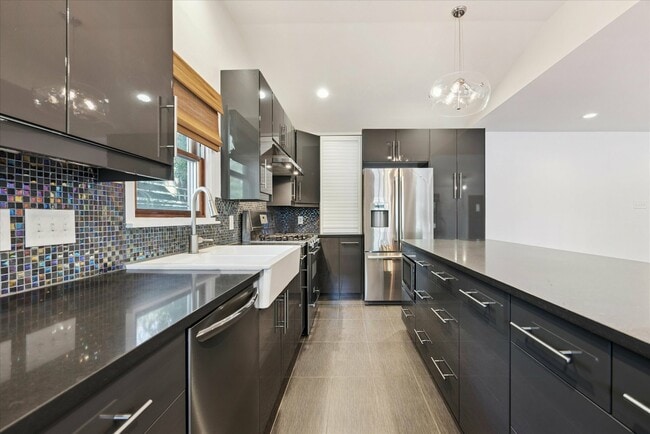 Building Photo - 1106 Fairmount Ave