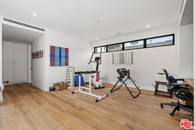 Building Photo - 2230 Malcolm Ave