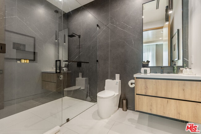 Building Photo - 1033 Somera Rd