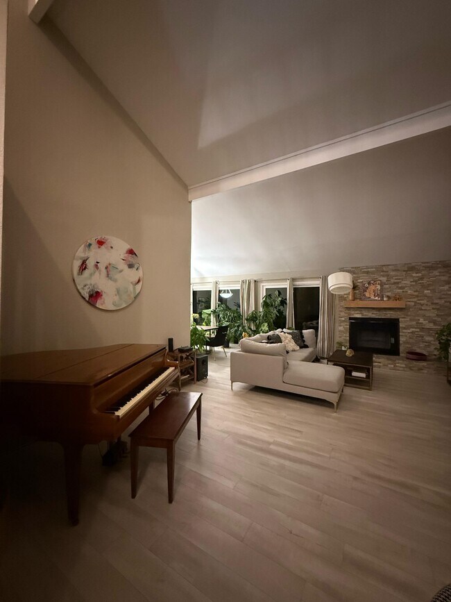 Building Photo - 67 Exeter Ln