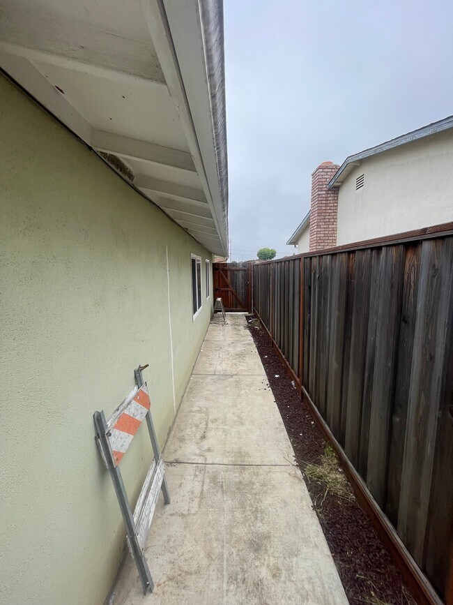 Building Photo - 1534 Ventura Way