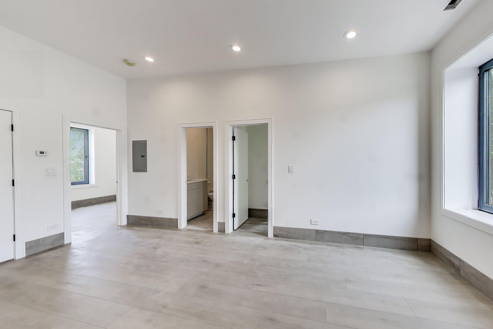 Building Photo - 2023 N Drake Ave