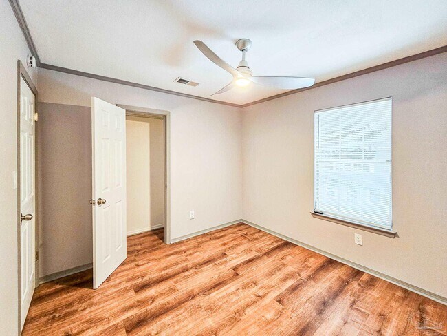 Building Photo - 4607 Lennox Pl
