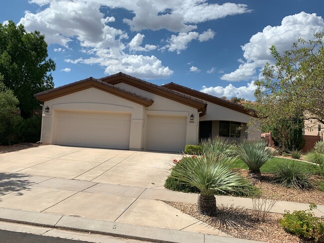 Building Photo - Beautiful Home in Coral Canyon