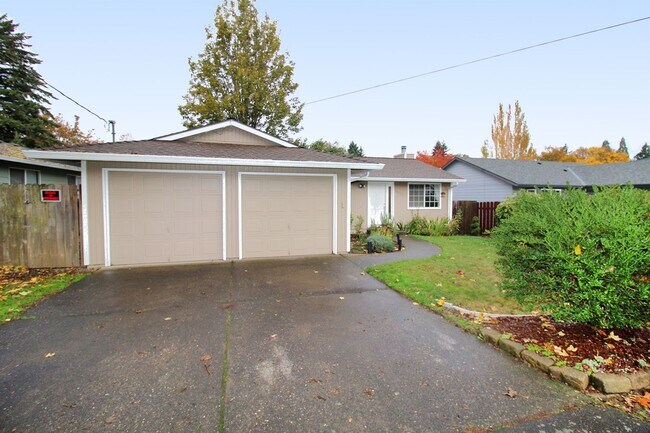 Building Photo - Updated 3 Bed/2 Bath Milwaukie Ranch Home Set On A Gorgeous Lot