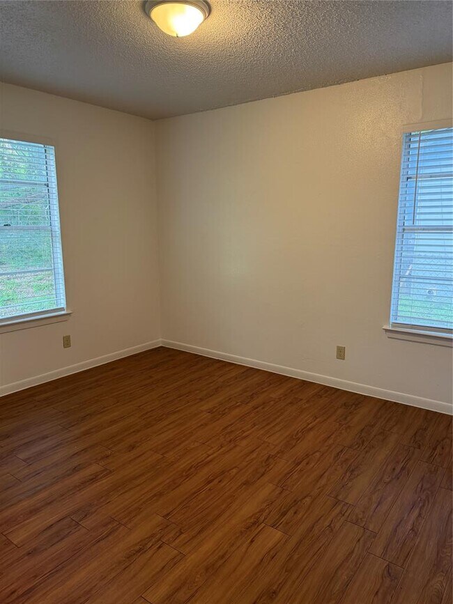 Building Photo - 4714 Creek Bend Dr