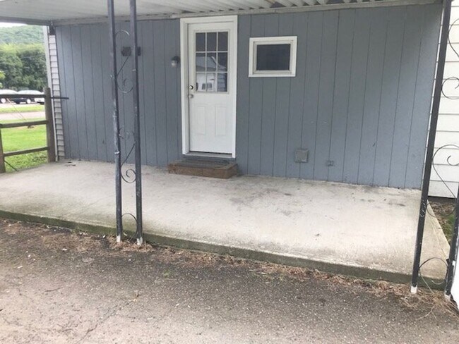 Building Photo - 43 Fisherville Rd