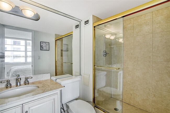 Building Photo - 18051 Biscayne Blvd