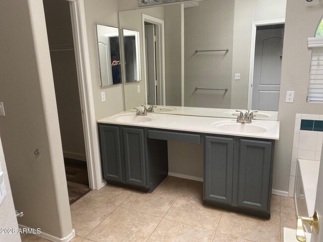 Building Photo - 1814 S Essex Cir