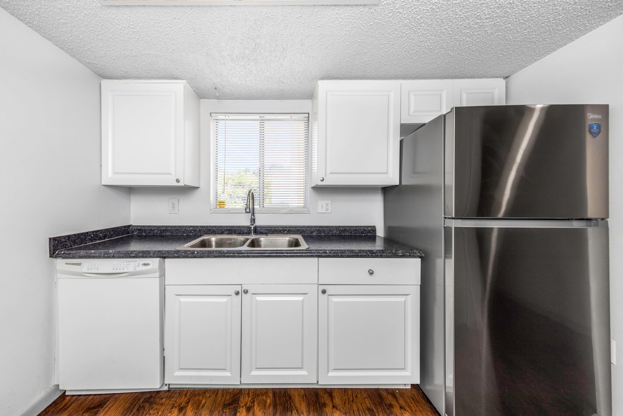 Building Photo - 621 99th Ave N