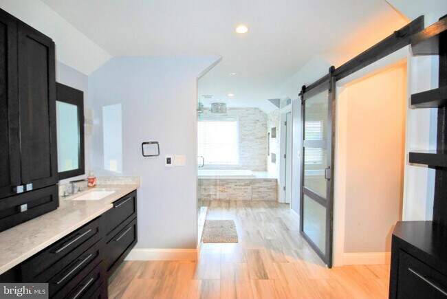 Building Photo - 1506 Chain Bridge Ct