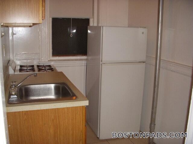 Building Photo - 137 Park Dr