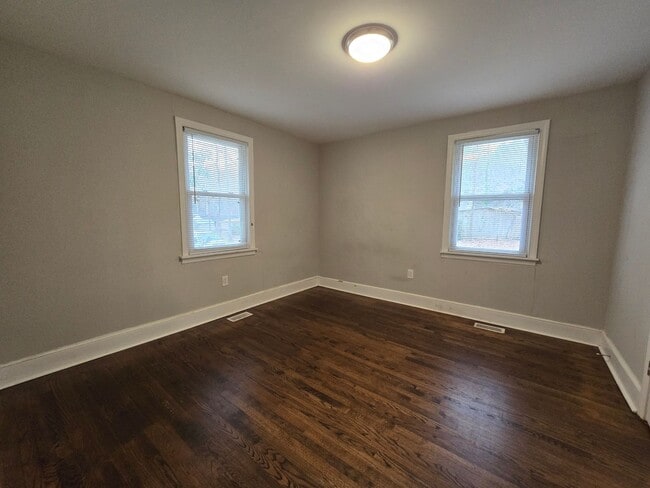 Building Photo - NEW LISTING!!!!!