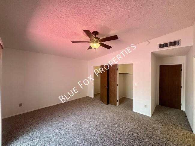 Building Photo - 7551 E La Cienega Dr