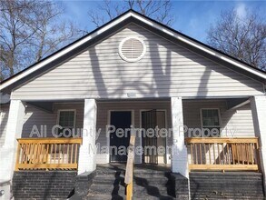 Building Photo - 925 Troupe St