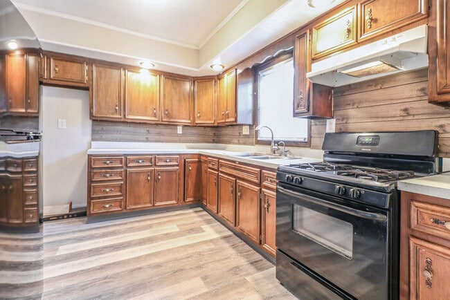 Building Photo - 1722 S Brookfield St