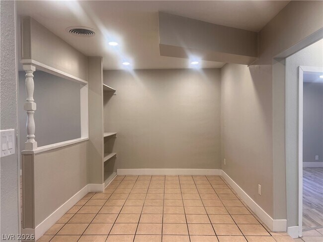 Building Photo - 2624 E Brady Ave