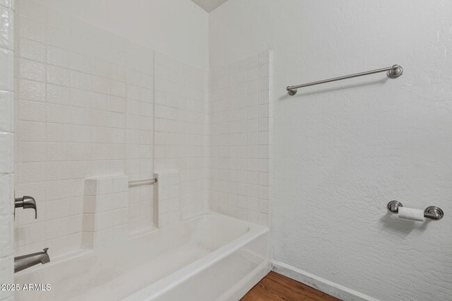 Building Photo - 535 W 9th St