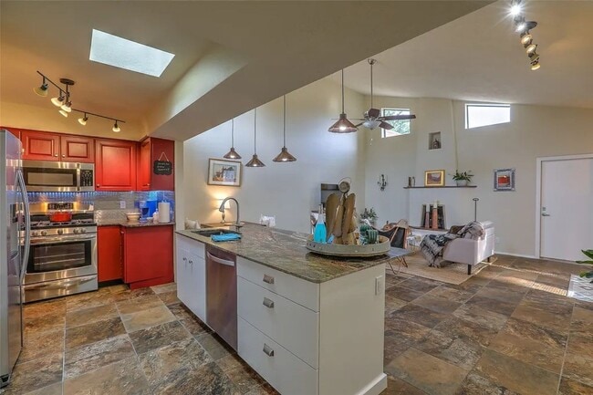 Building Photo - Midtown Santa Fe 3 Bed, 2 Bath, 2 Car Garage and EV Charger