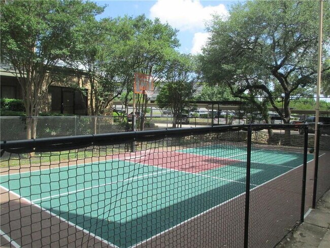 Building Photo - 8888 Tallwood Dr