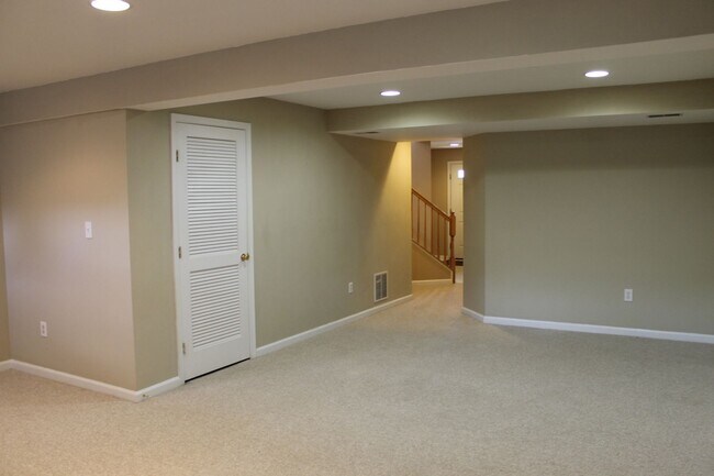 Building Photo - 7131 S Sentinel Ln