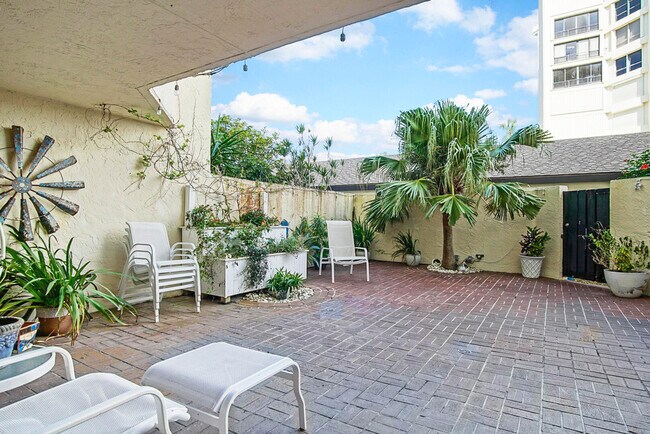 Building Photo - 2400 S Ocean Dr