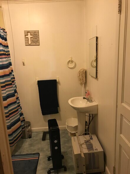 Building Photo - 375 West Ave