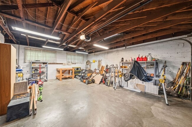 Building Photo - 23 Beaver Dr